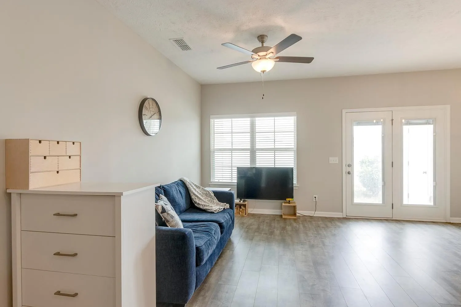 3 bed, 2.5 bath, 1621 sqft, $2,200 — Photo 4