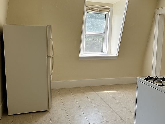 5th image of 52 Pleasant St APT 11