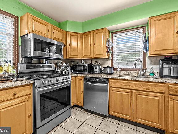 5th image of 5603 Berwyn Rd
