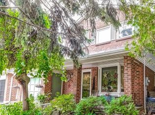 242 Village Wood Rd, Oakville, ON L6L5X2