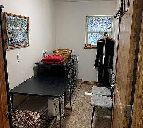 5th image of 565 Matterhorn Dr