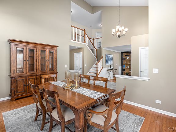 4th image of 1375 Saint Claire Pl