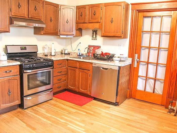 4th image of 1087 Essex St