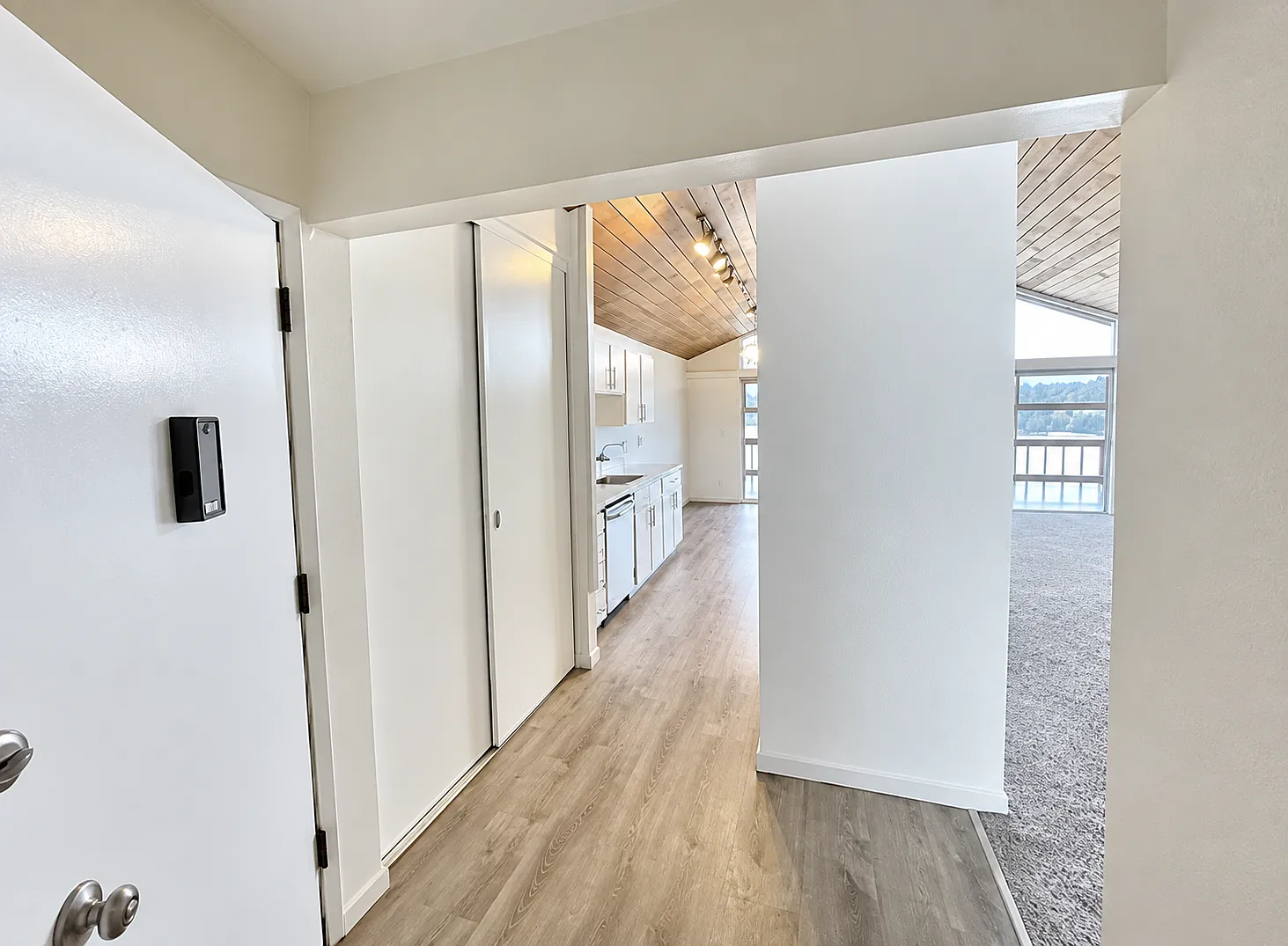 2 bed, 1150 sqft, $2,995 — Photo 3