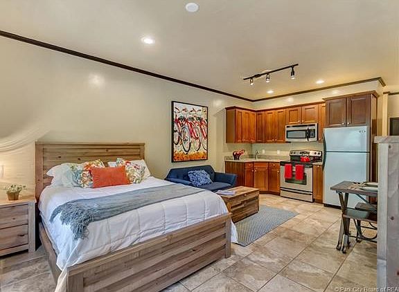 4th image of 2325 Sidewinder Dr #800
