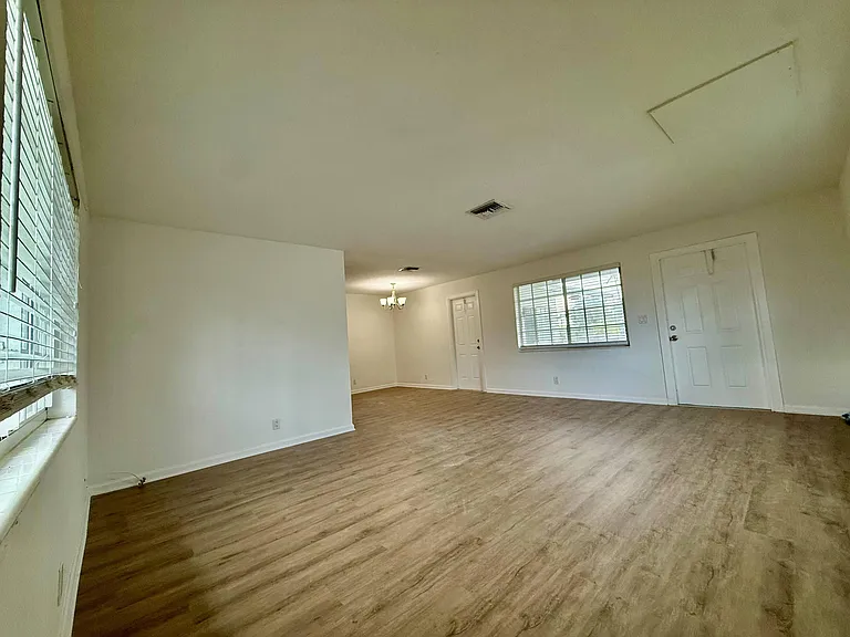 3370 NE 16th Ter #4 — Photo 3