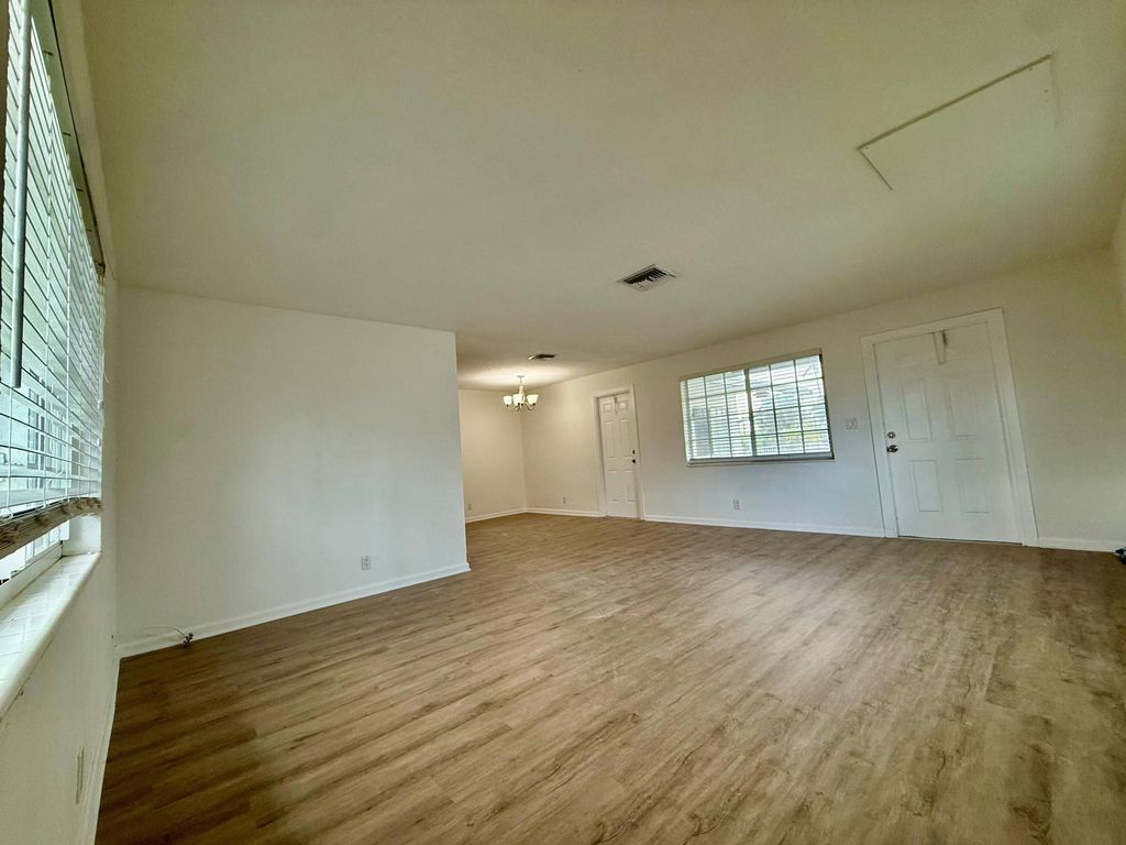 3350 NE 16th Ter Unit 10, photo 3