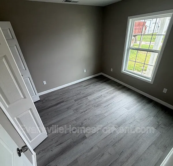 1404 Oakley St — Photo 7