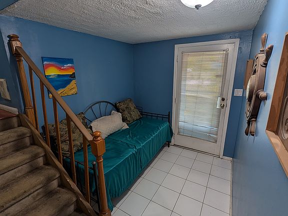 Your privet Entrance Foyer, could be used for kids/guest bed