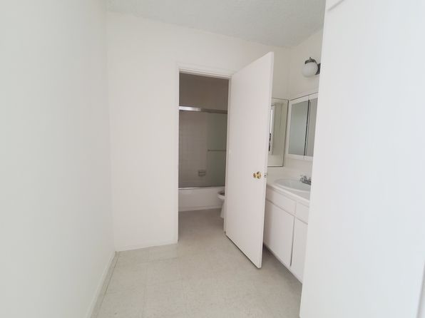 509 S Hobart Blvd APT 208