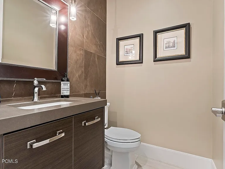 520 E Mission Dr — Photo 33