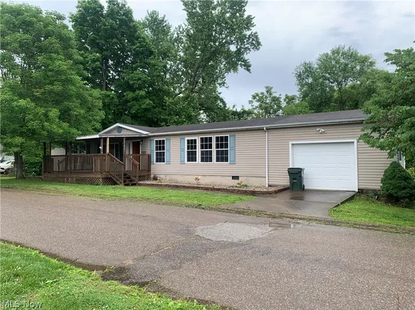 702 Leonard Ave, Belpre, OH 45714