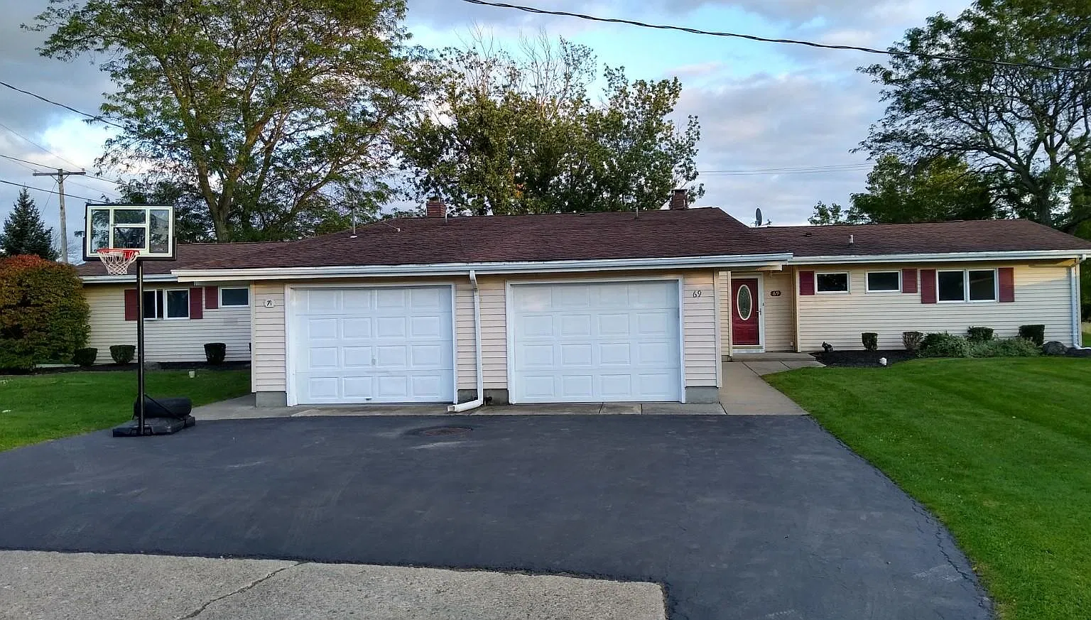 3 bed, 1.5 bath, 1272 sqft, $1,800 — Photo 2