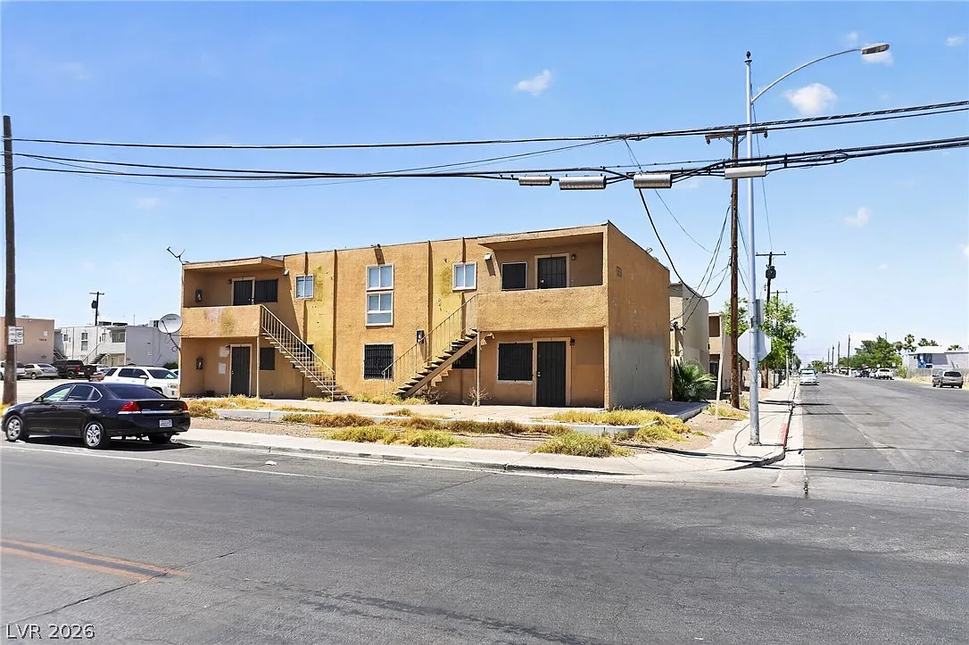 2 bed, 1.0 bath, 3540 sqft, $985 — Photo 1