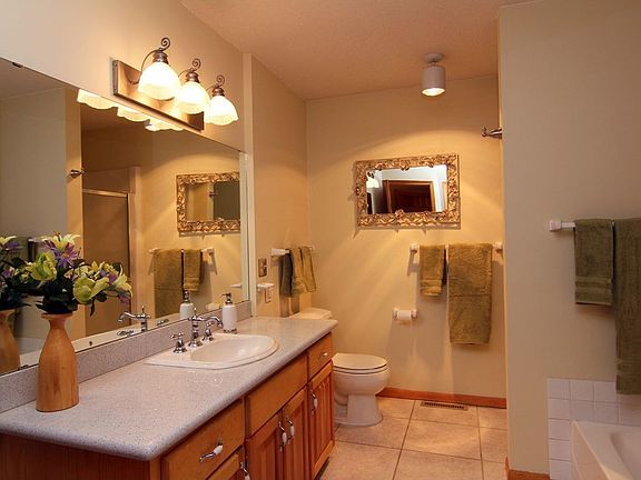 3rd image of 202 Solum Dr