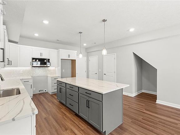 4th image of 461 Harbor Ln