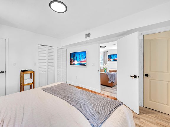5th image of 426 NE 26th St #1