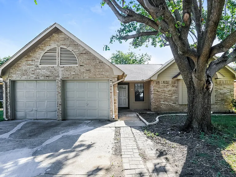 717 Parkwest Blvd — Photo 1