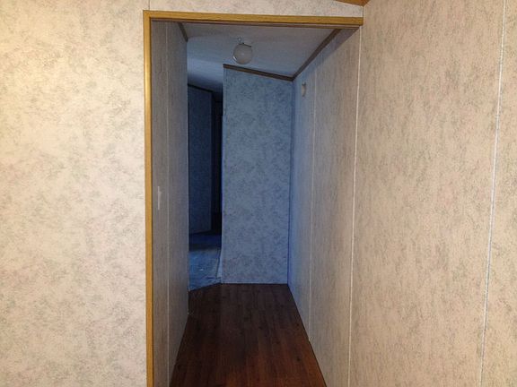 Hallway to back rooms