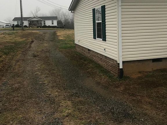 5th image of 136 Village Ln