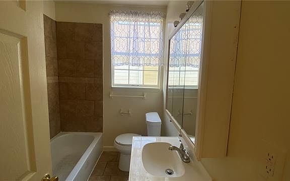 5th image of 2207 Dumaine St #B