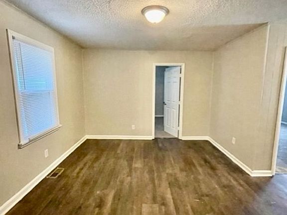 3rd image of 1013 New Beginnings Ave