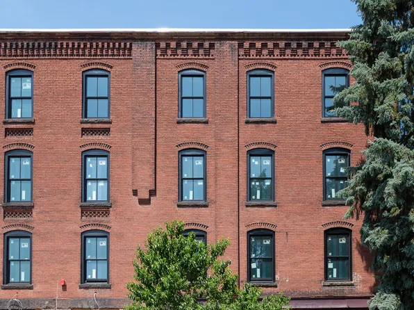 24 Woodland St, Worcester, MA 01610