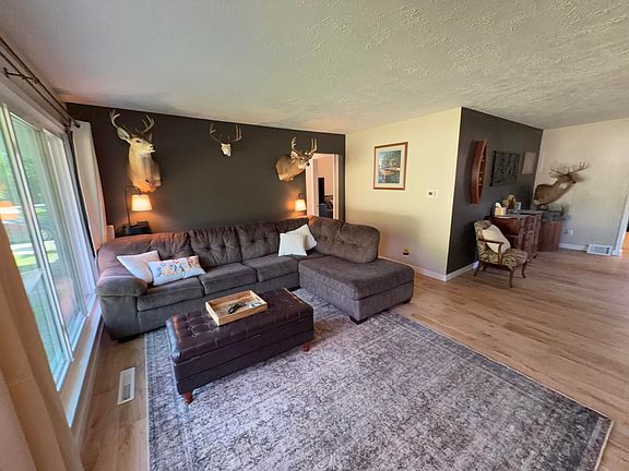 3rd image of 3456 Acacia Blvd