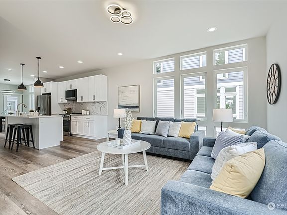 5th image of 18329 1st Avenue NE