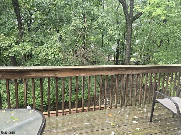 4th image of 1098 Oakcroft Ln