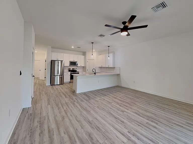 1120 Bismarck Rd — Photo 4