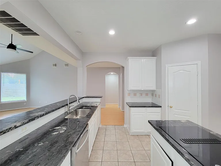 9410 Barretts Glen Ct — Photo 9
