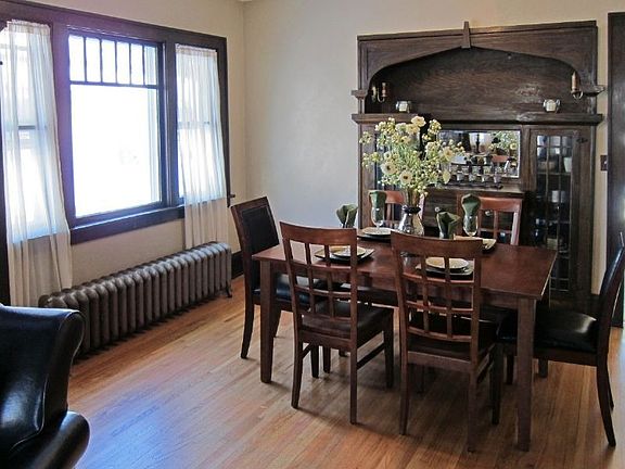 3rd image of 956 Margaret St
