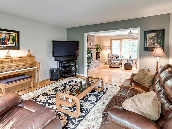 4th image of 15600 Newhope Dr