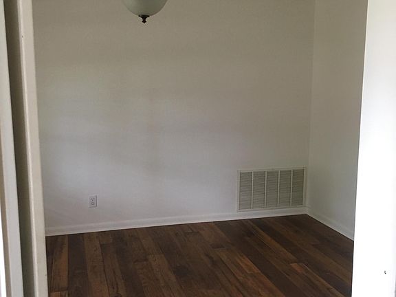 3rd image of 4406 Rosewood Dr