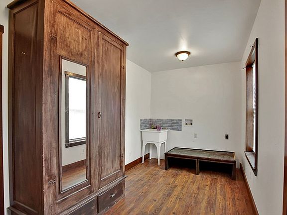 4th image of 222 2nd St