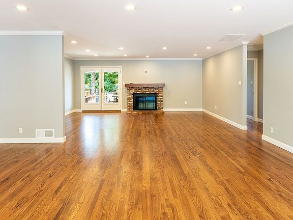 2nd image of 820 Claremont Dr