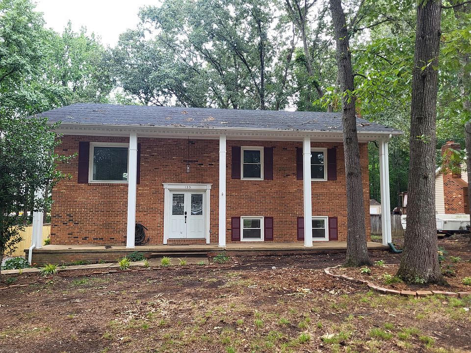 1st image of 133 Oakwood Dr