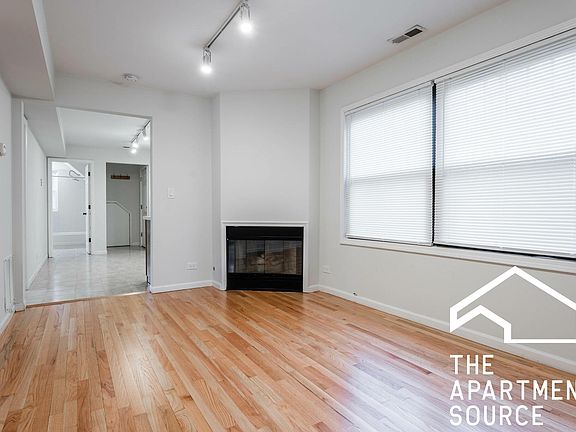 3rd image of 1612 N Sedgwick St #1REAR