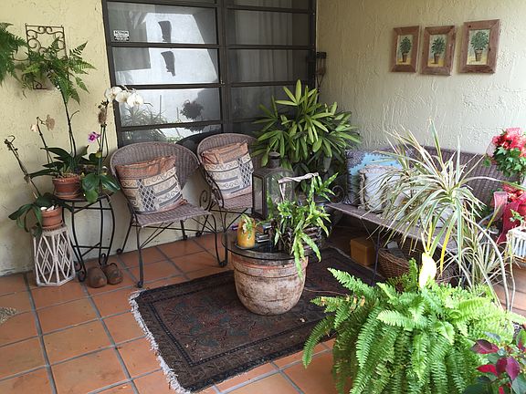 Front Entrance Sitting Area