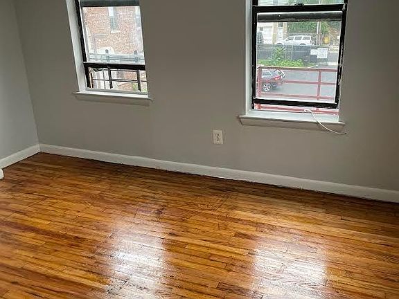 2nd image of 160 Willow St