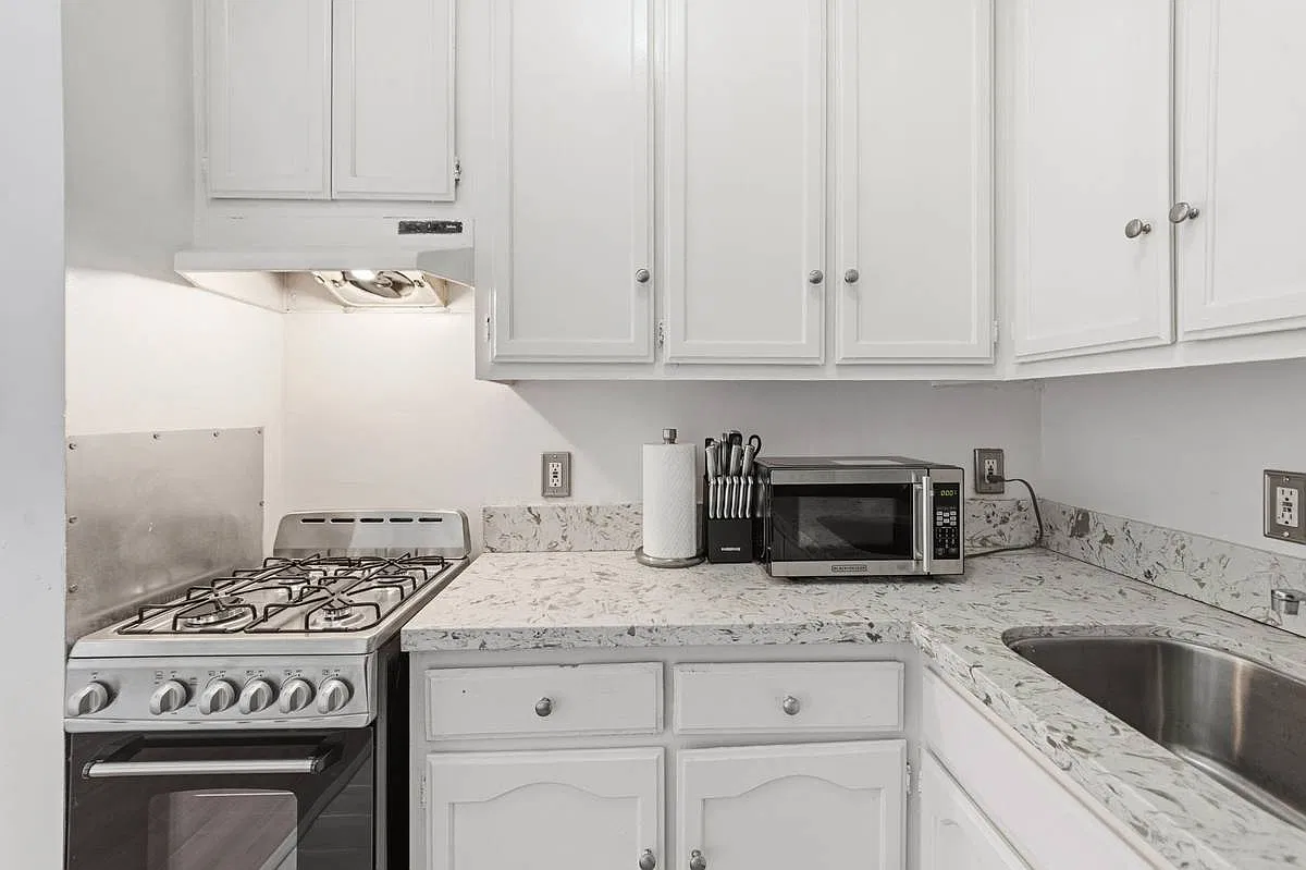 1 bed, 550 sqft, $1,750 — Photo 3
