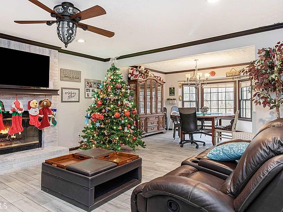 3rd image of 280 Merrydale Dr