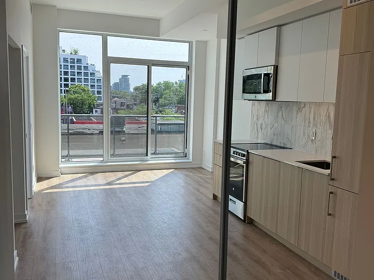500 Dupont St #315 — Photo 5