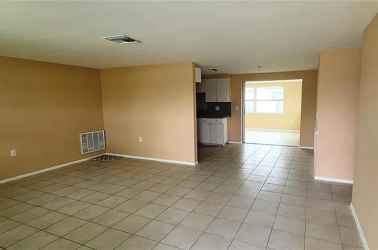 5305 Hawk Dr — Photo 2