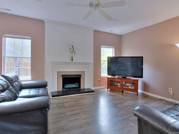 4th image of 102 Meadow Pond Ln