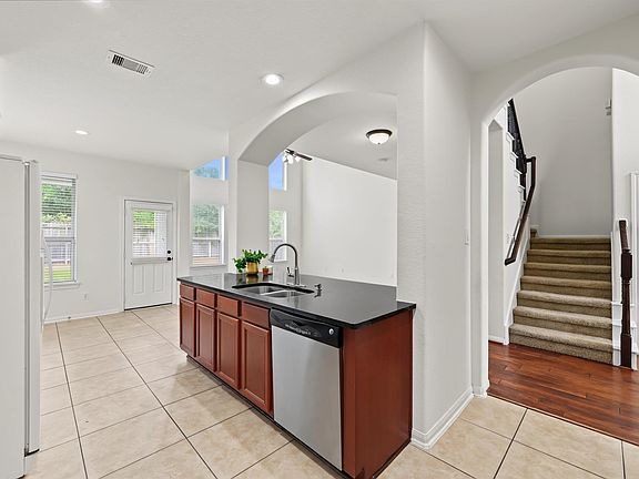 3rd image of 11 Sagamore Ridge Pl