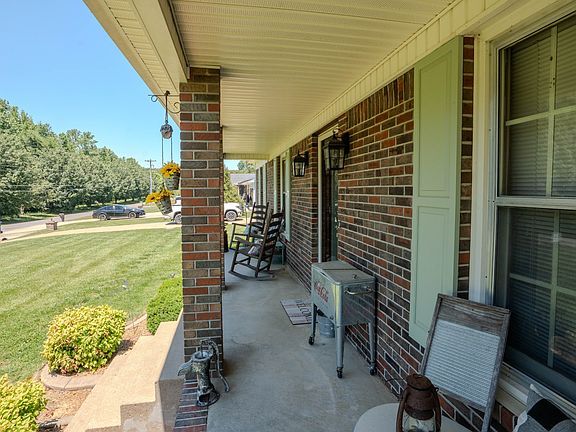 5th image of 6 Hawthorne Dr