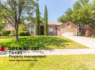 1910 Wood Creek Dr, Grapevine, TX 76051