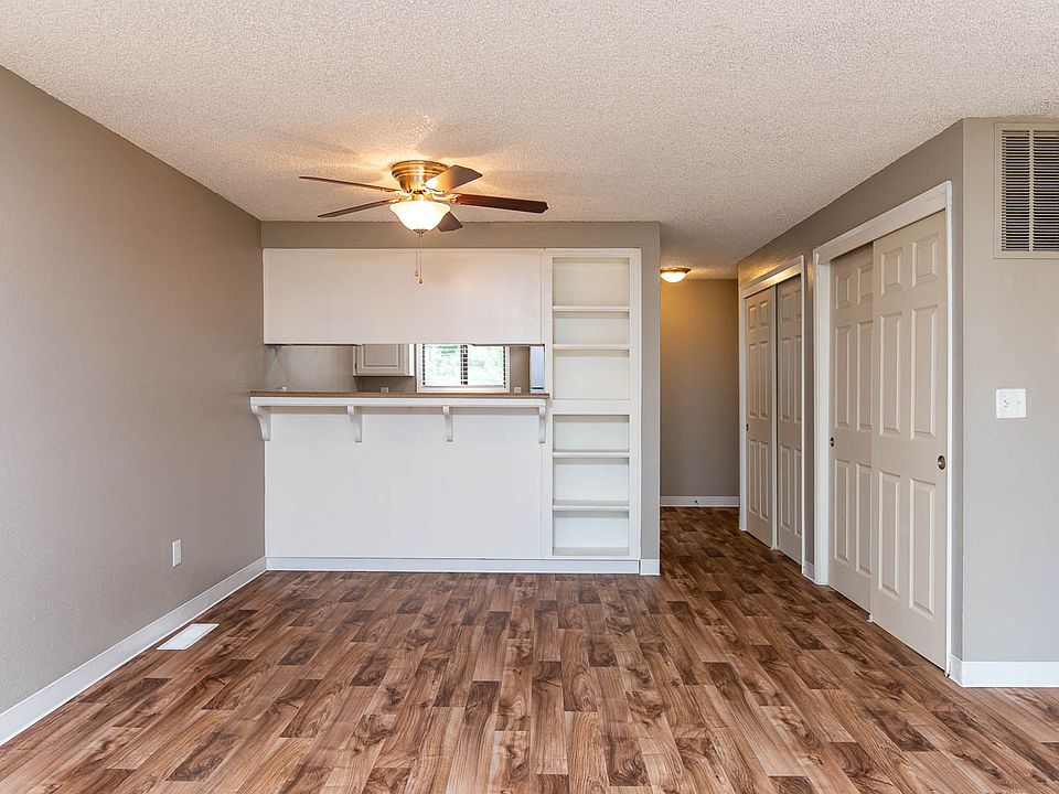 Cedar Park ; Dining Room